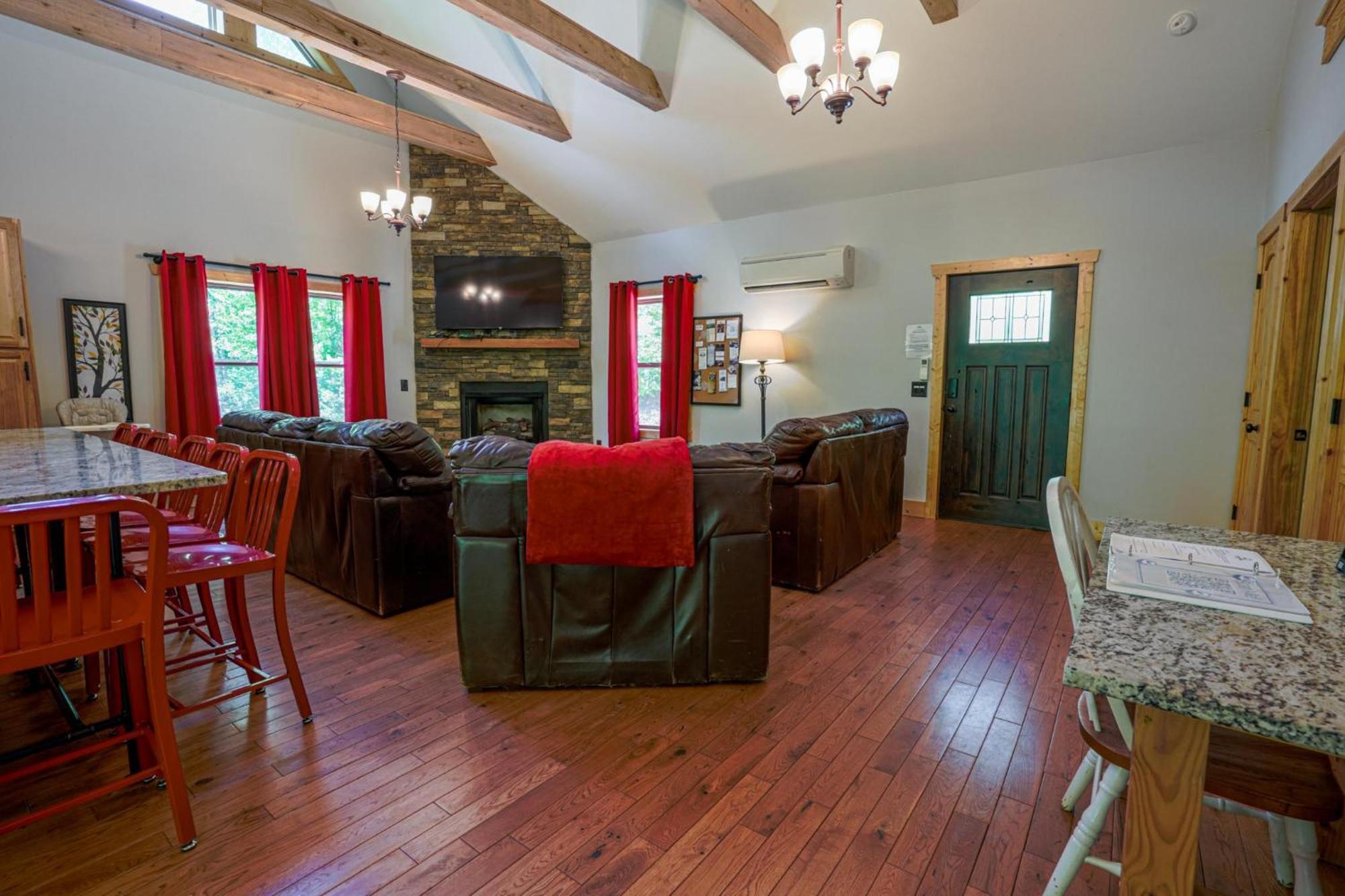 New Listing! Wine Country Retreat - 2 Bed, Hot Tub Villa Dahlonega Exteriör bild