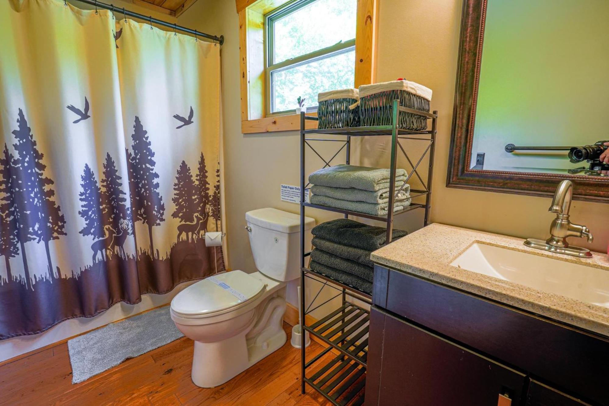 New Listing! Wine Country Retreat - 2 Bed, Hot Tub Villa Dahlonega Exteriör bild
